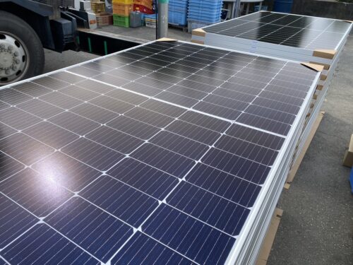 太陽光パネルを本社工場に設置