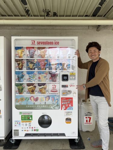 seventeen ice自販機を熊谷商業高校に設置しました！